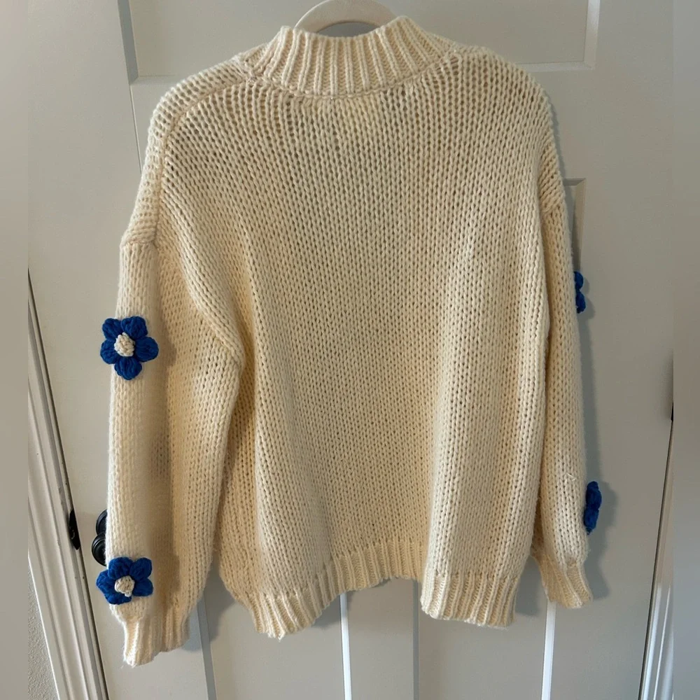 Chunky 3D Floral Knit Cardigan - Picture 3 of 5